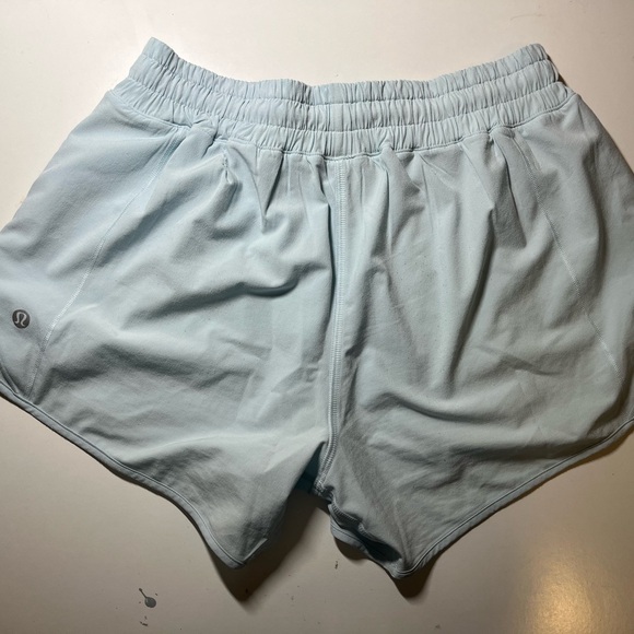 Lululemon Size 6 LR 4in hotty hots - Picture 3 of 5